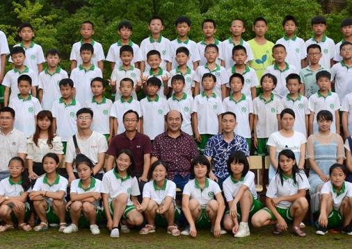 2017届小学六年级毕业班合影照